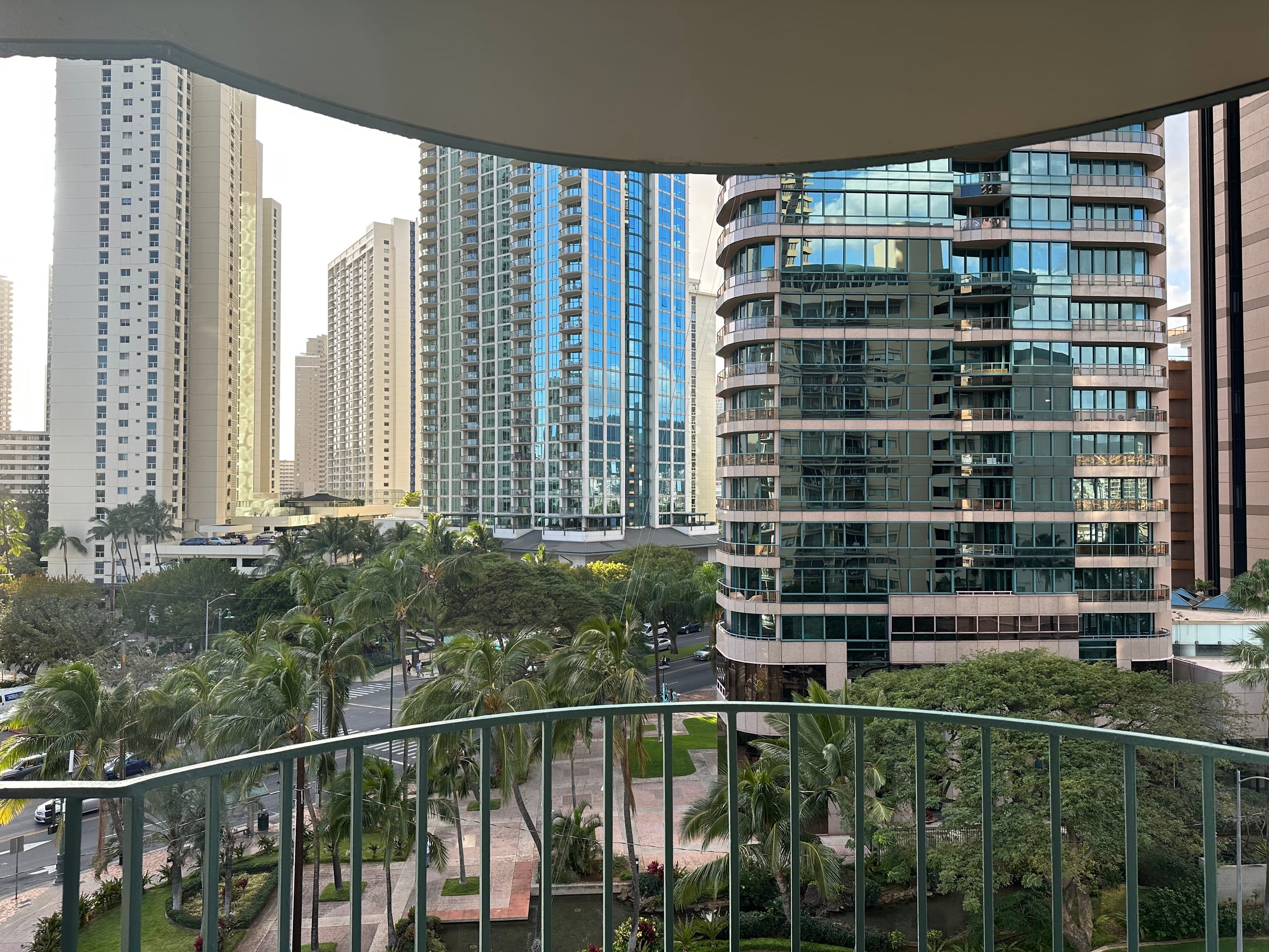 Welcoming Waikiki apt sleeps 6 FREE parking - Image 25