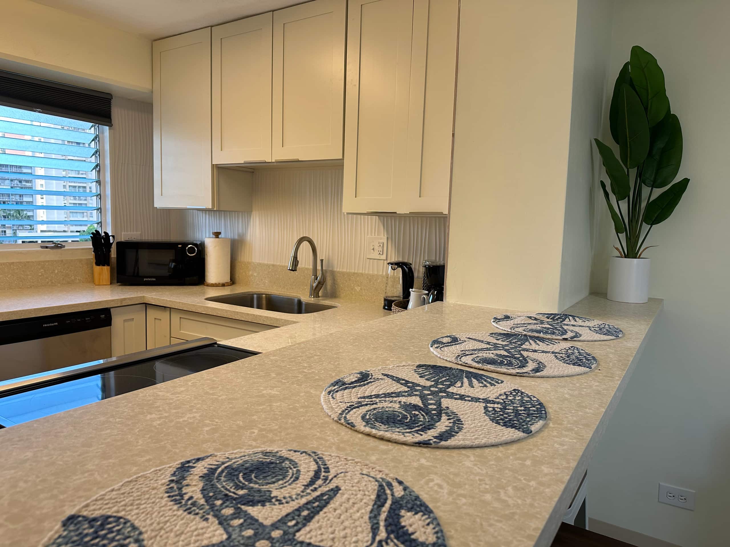 Welcoming Waikiki apt sleeps 6 FREE parking - Image 13