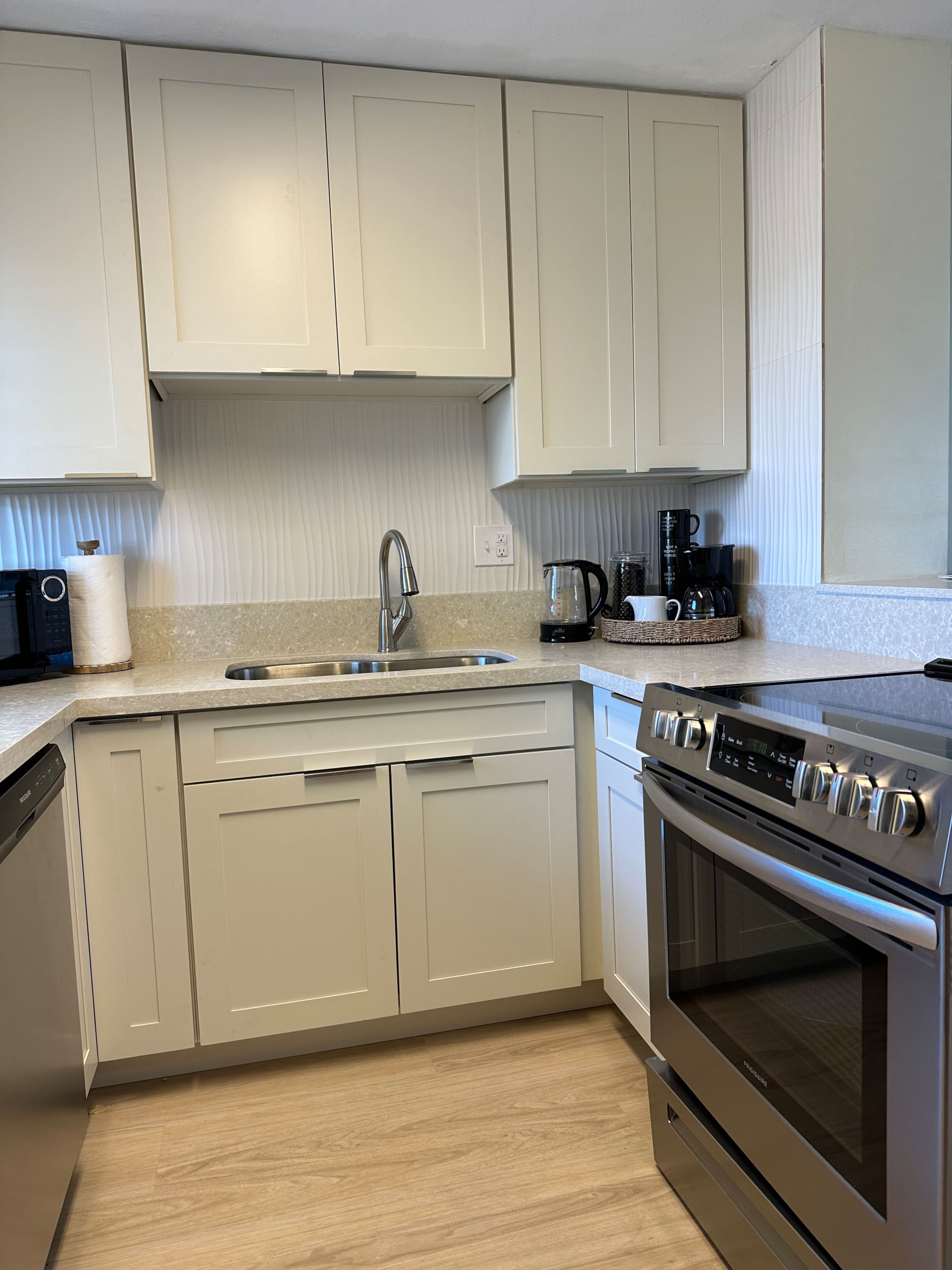 Welcoming Waikiki apt sleeps 6 FREE parking - Image 11