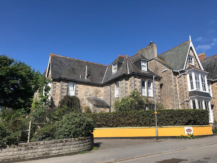 Penzance Central "Front rooms" of Estoril Hotel Apartments for Rent