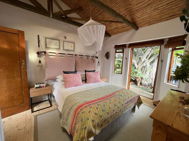 Treetop Cottage gallery image 2