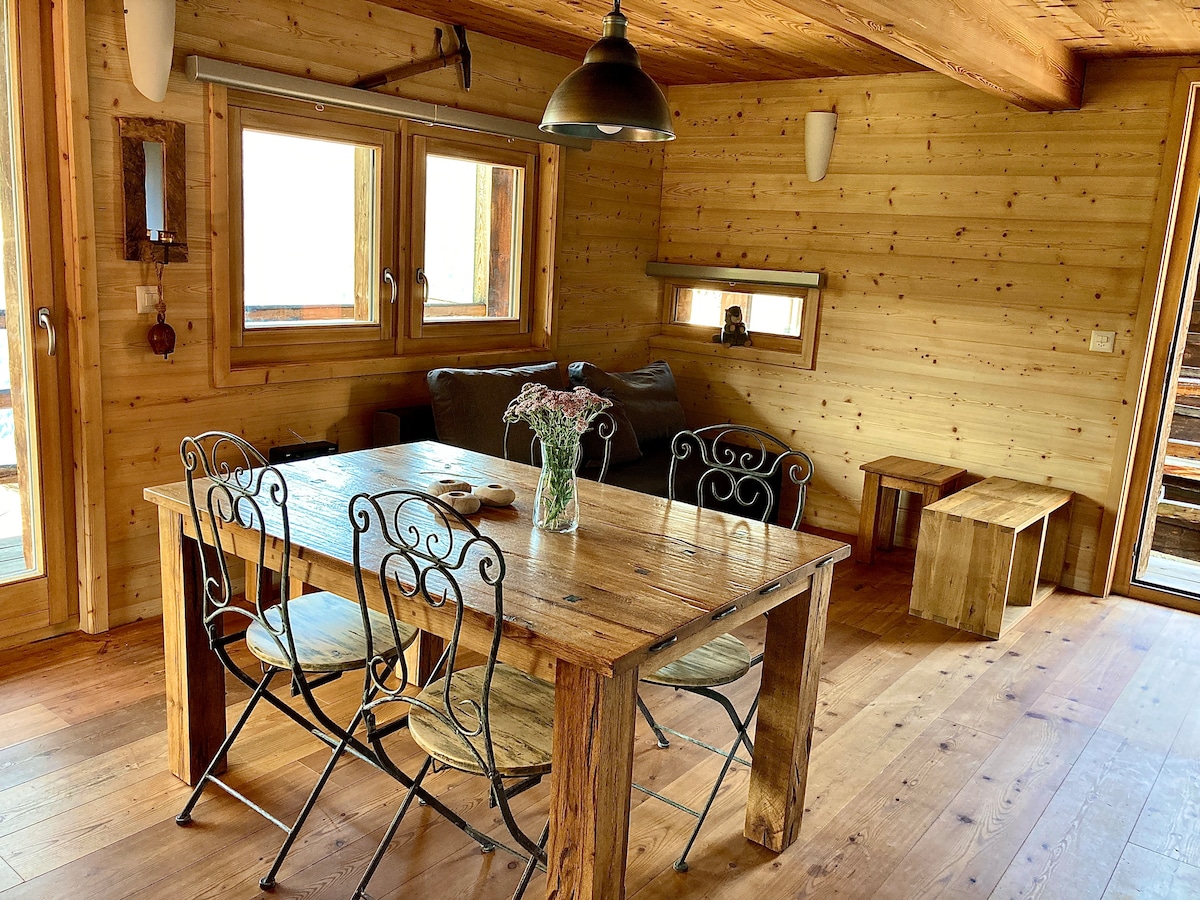Successful Airbnb property: Lovely studio in renovated granary in Anniviers