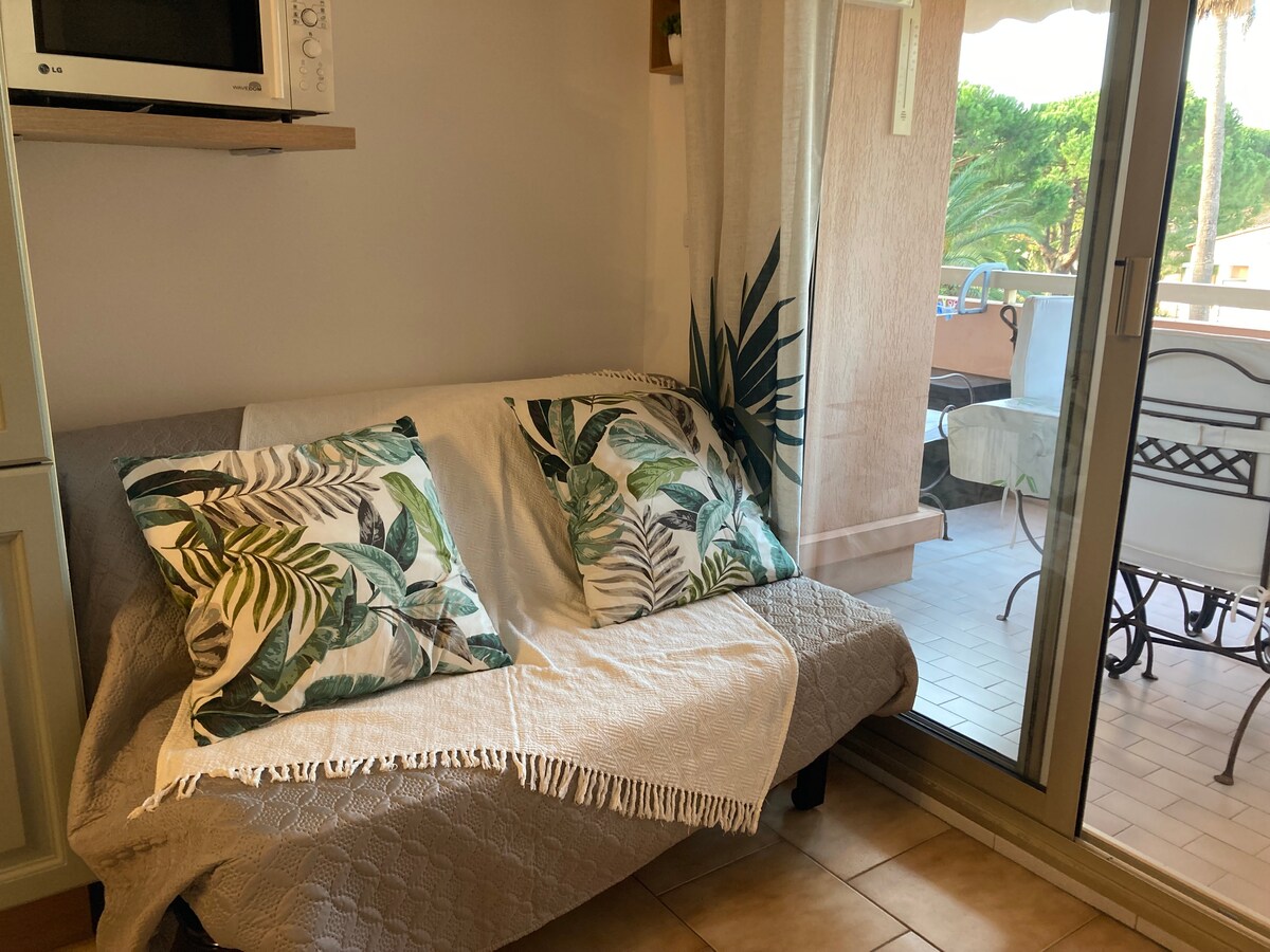 Დასაკეცი საწოლი 