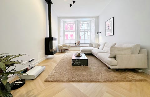 Popular Airbnb listing: Luxurious Family Apartment | 4BR | 2BATH | Garden in Hemonybuurt