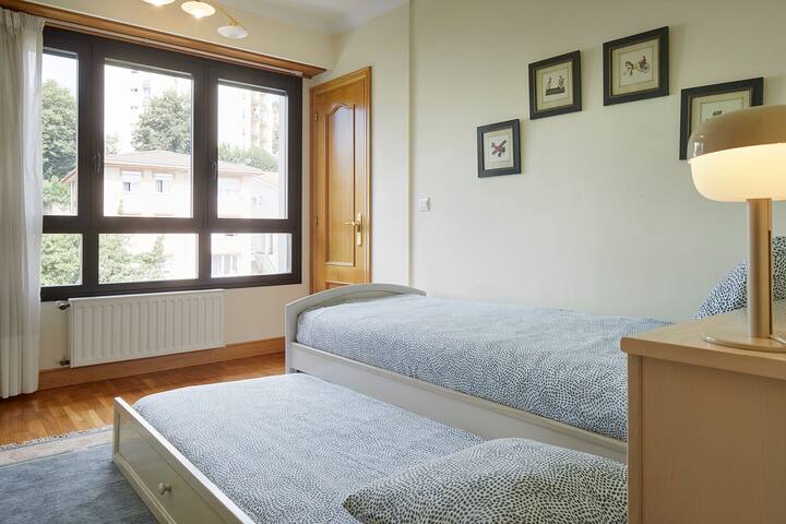 EARRA – Duplex – Garaje, 7 min playa y centro gallery image 5