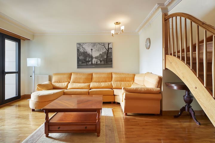 EARRA – Duplex – Garaje, 7 min playa y centro