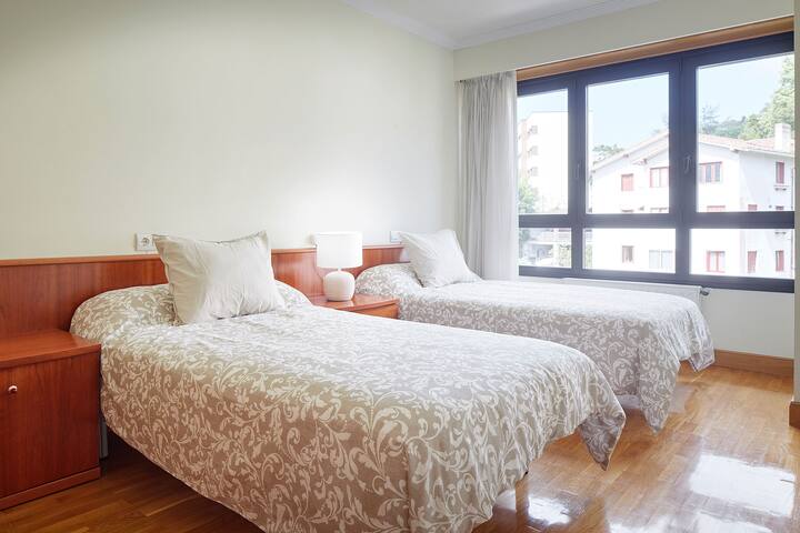 EARRA – Duplex – Garaje, 7 min playa y centro gallery image 4