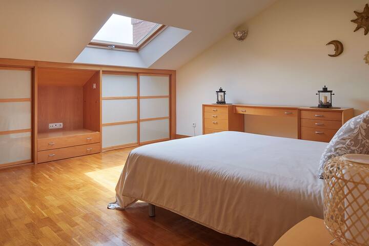 EARRA – Duplex – Garaje, 7 min playa y centro gallery image 3