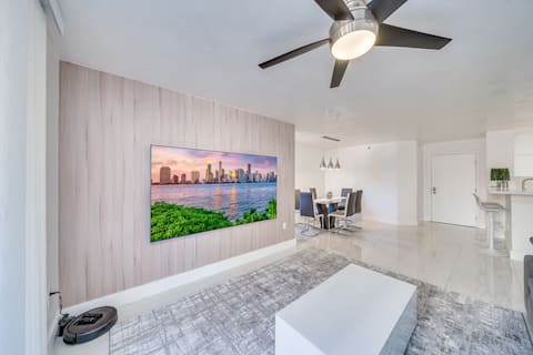 Newly Reno Luxury Condo Yacht Club Pool View
