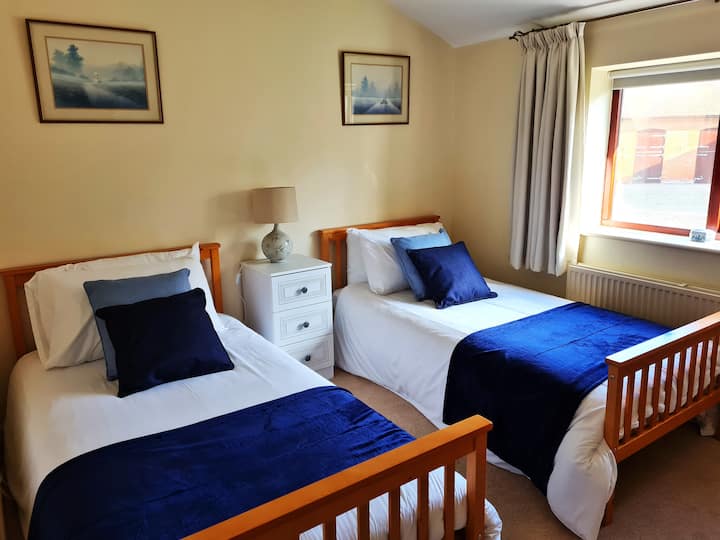 Dormitorio #3 - ¡Habitación doble, con el lujo adicional de edredones dobles!  