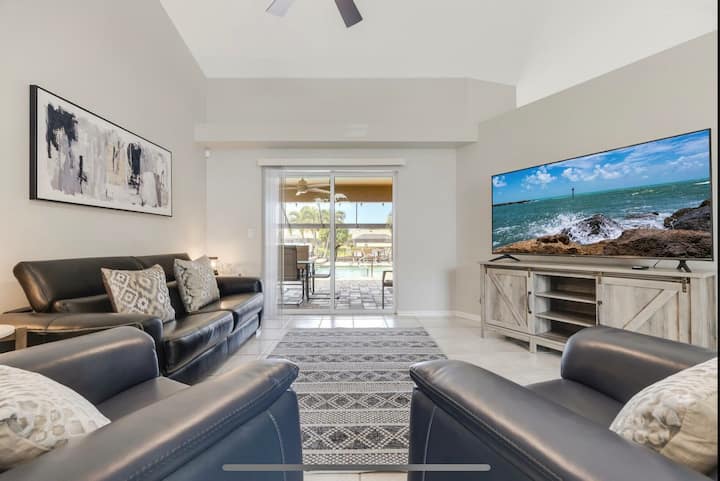 Голяма отделна фамилна стая / голям LCD смарт телевизор