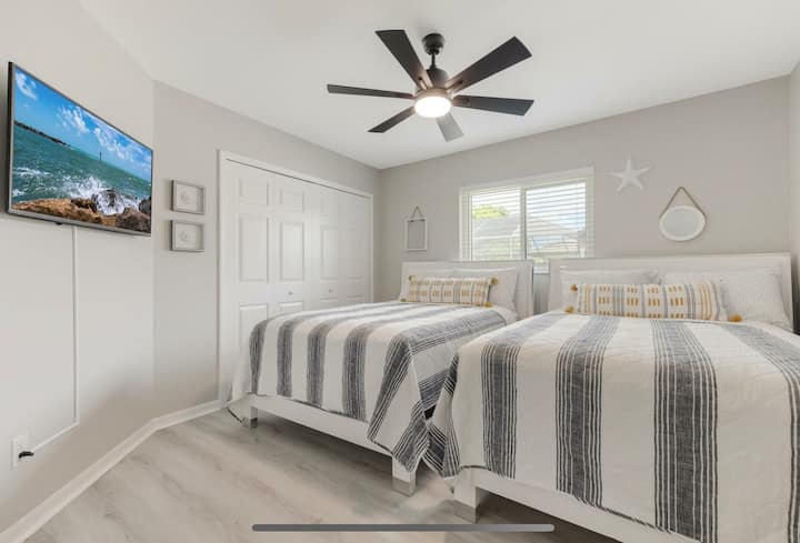 Спалня №2 - 2 двойни легла с LCD смарт телевизор