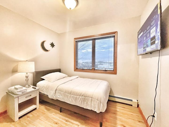 Spavaća soba s bračnim krevetom 