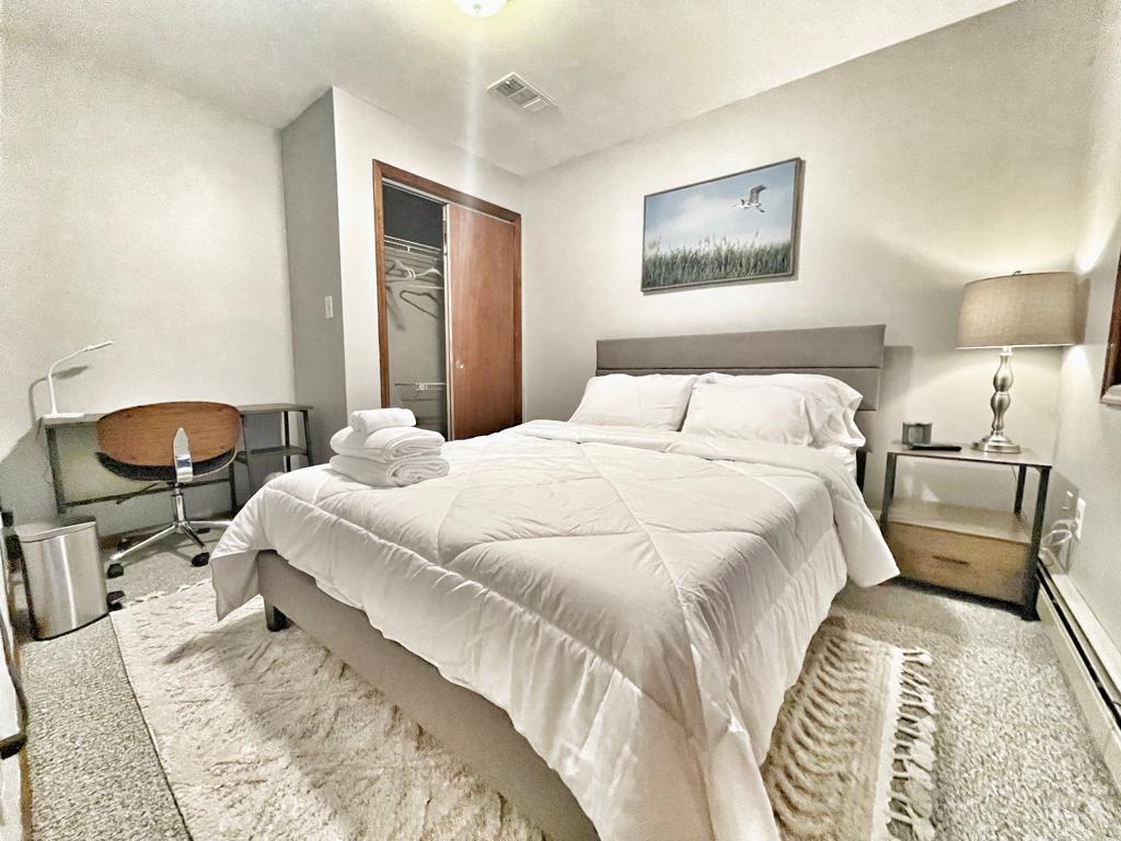 Menšia manželská posteľ 