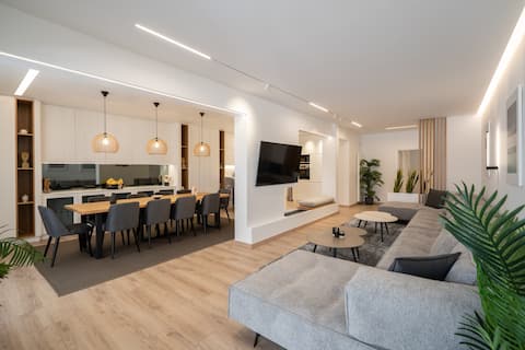 Popular Airbnb listing: Luxury Apartment in Kolonaki with Balcony in κολωνακι λυκαβηττοσ