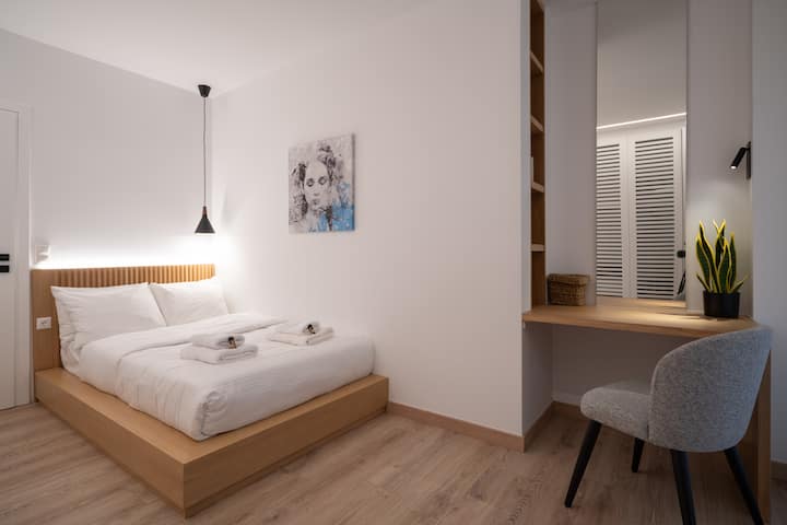 Les chambres sont décorées individuellement dans des tons blancs et terreux relaxants