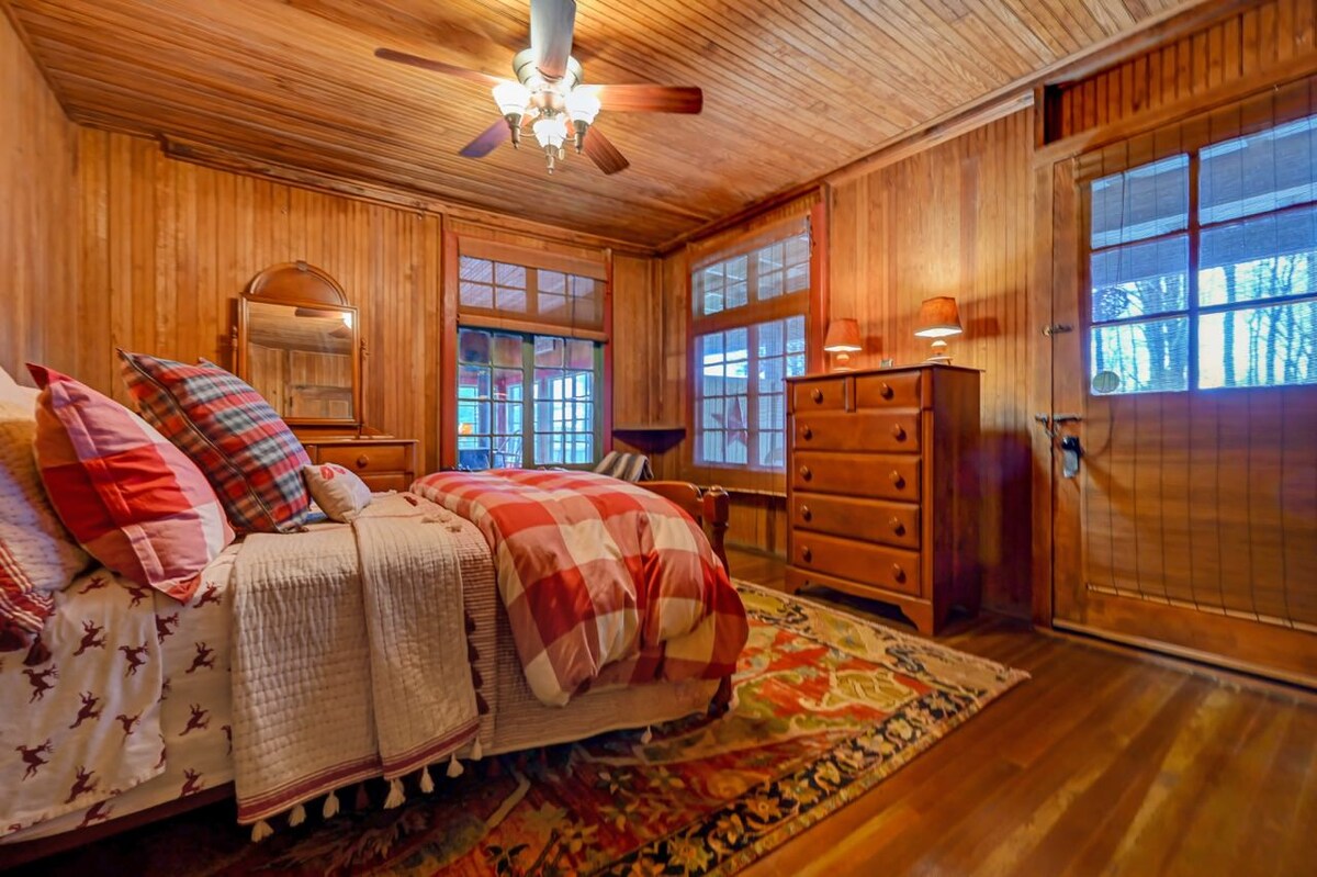 Dormitorio1: cama de matrimonio. 