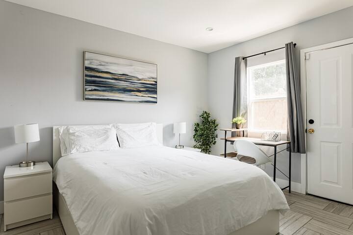 Move in Ready. 10br. 8bath. Newly Built. in LA gallery image 2