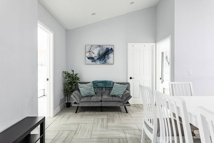 Move in Ready. 10br. 8bath. Newly Built. in LA gallery image 4