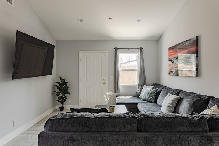 Move in Ready. 10br. 8bath. Newly Built. in LA gallery image 5