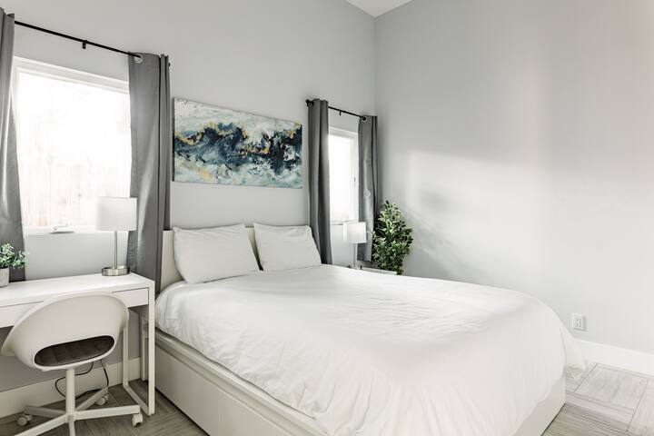 Move in Ready. 10br. 8bath. Newly Built. in LA gallery image 3