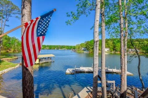Popular Airbnb listing: Lakeways at Lake Martin in Alexander City