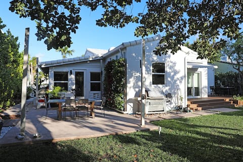 New! Charming beach house with beautiful garden