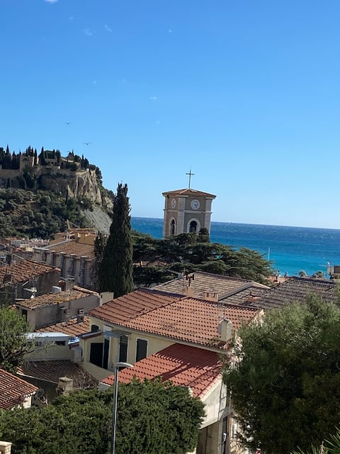Popular Airbnb listing: T3 wifi, air-conditioned, garage in Cassis
