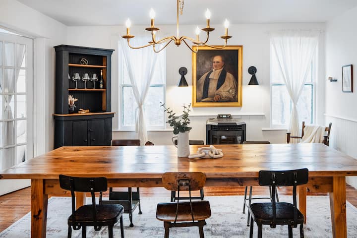 The Swiss Hill Farmhouse - 5 Bedrooms w/ Hot Tub - Houses for Rent