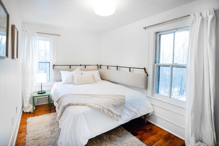 Upstairs Queen Bedroom