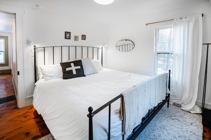 Upstairs King Bedroom