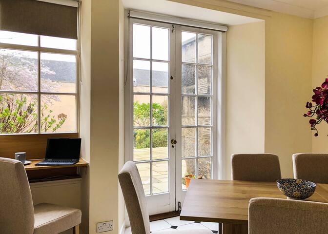 Luxury Apartment between New Town and Stockbridge gallery image 2