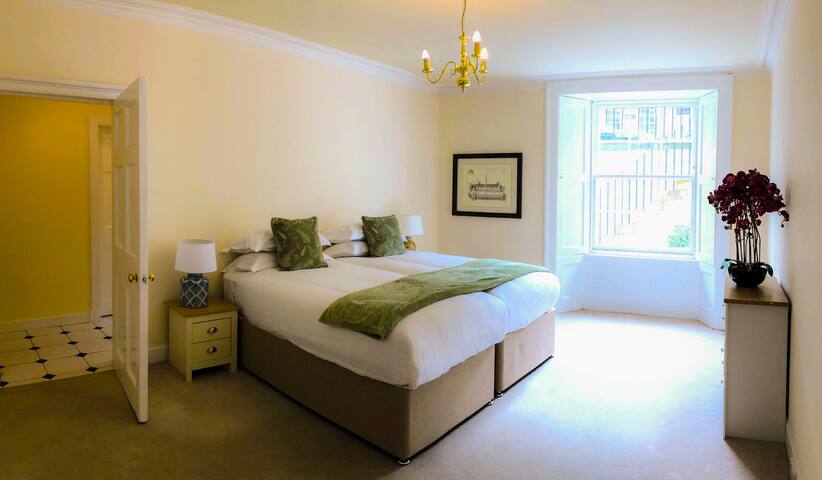 Luxury Apartment between New Town and Stockbridge gallery image 4