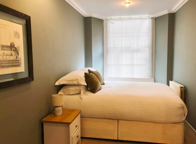 Luxury Apartment between New Town and Stockbridge gallery image 5