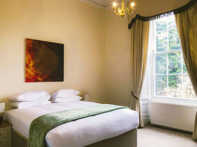 Luxury Apartment between New Town and Stockbridge gallery image 3