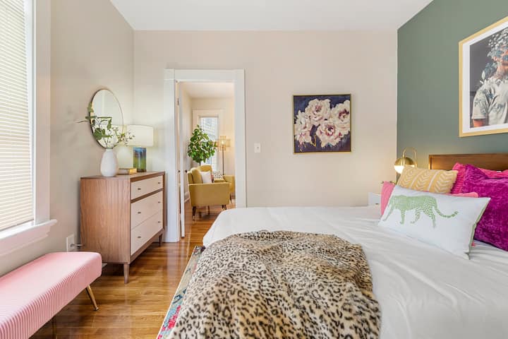 غرفة النوم الأنيقة والمزاجية هذه تجعل الهروب المثالي!