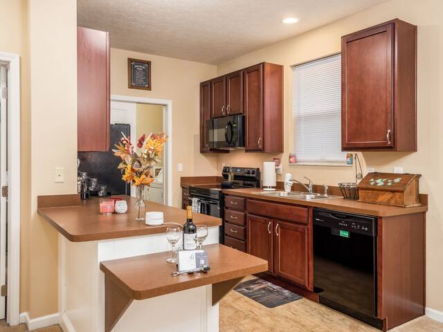 Cozy Home in Heart of Columbus – Gym! gallery image 4