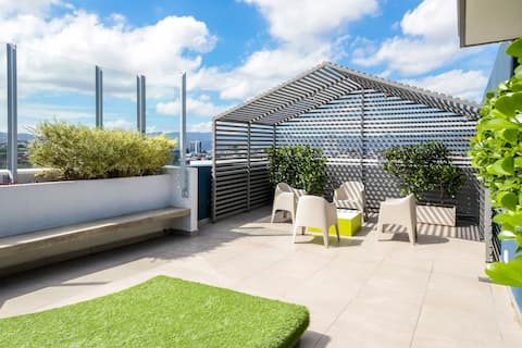 11th Floor, Views, Olympic-Size Pool, Gym & BBQ