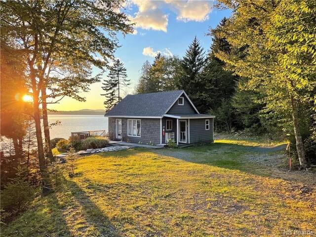 Charlotte’s Utopia Lakefront Cottage gallery image 2