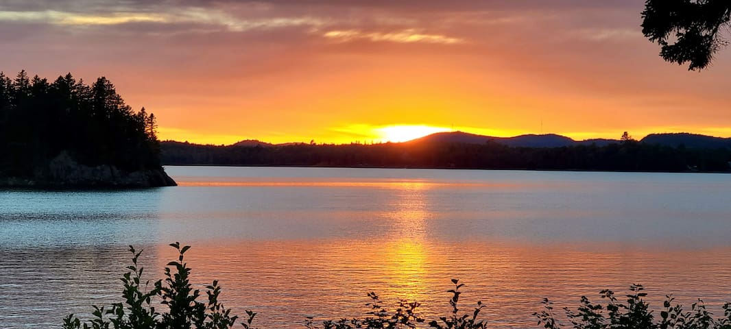 Charlotte’s Utopia Lakefront Cottage gallery image 3