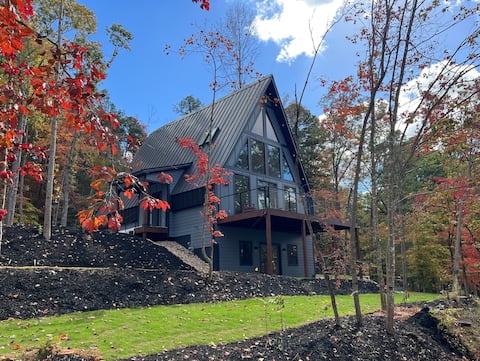 Top Airbnb: Lake Keowee A-frame with views and boat slip in Seneca