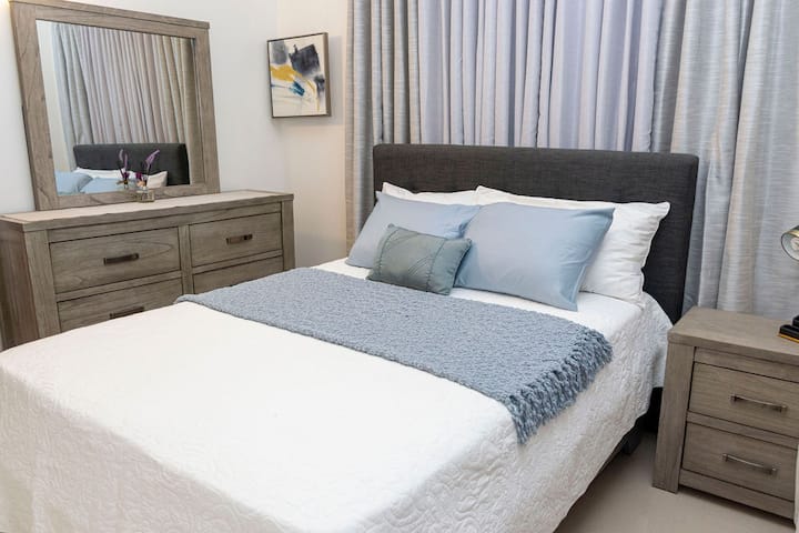 חדר מס '3 עם מיטת קווין סייז 