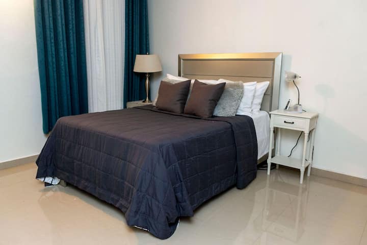 קווין סייז, חדר הורים