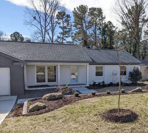 Renovated home. 15 minutes to Downtown Raleigh.