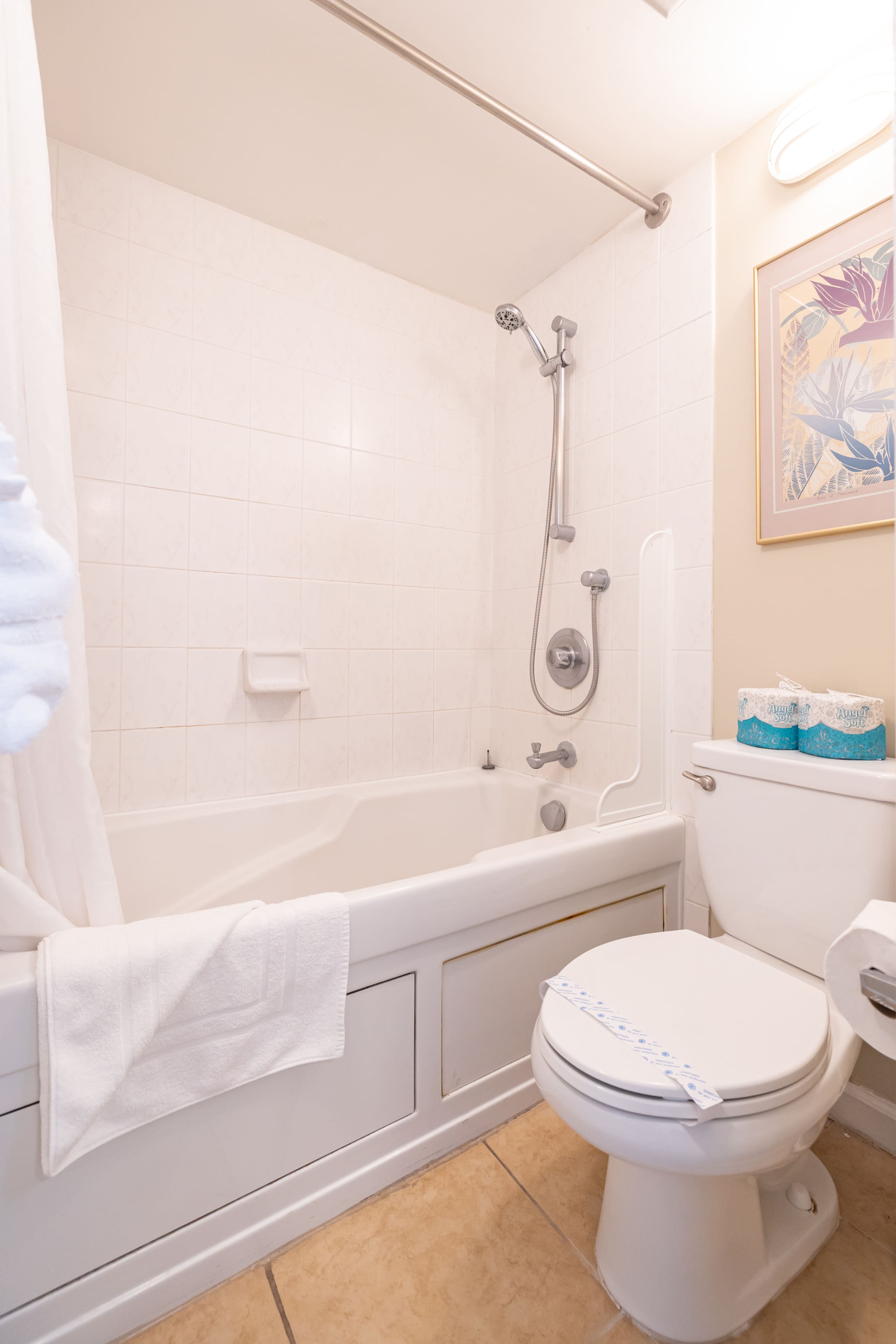 Condo in Honolulu · ★4.91 · 1 bedroom · 2 beds · 1 private bath - Image 18