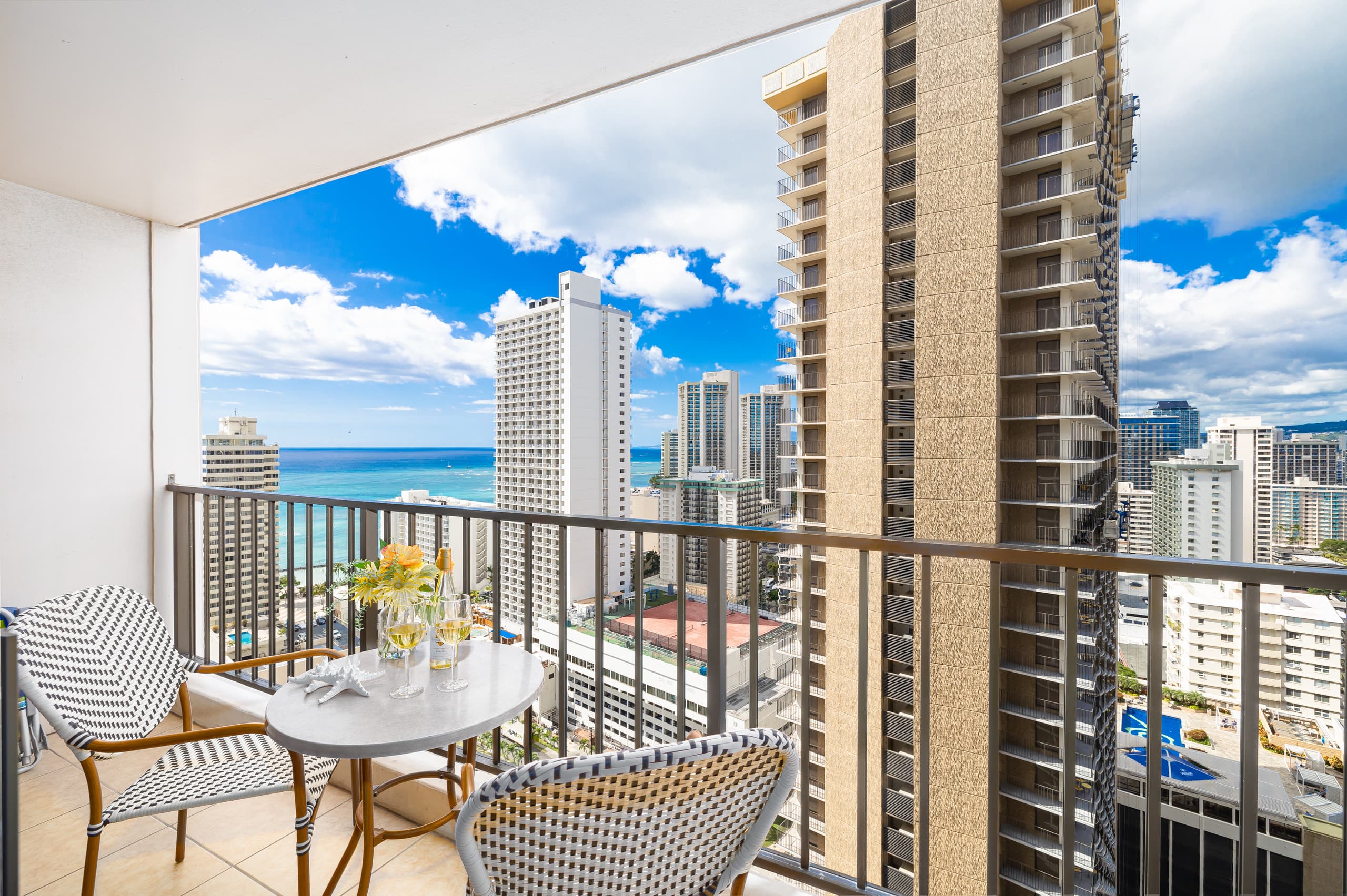Condo in Honolulu · ★4.91 · 1 bedroom · 2 beds · 1 private bath - Image 22