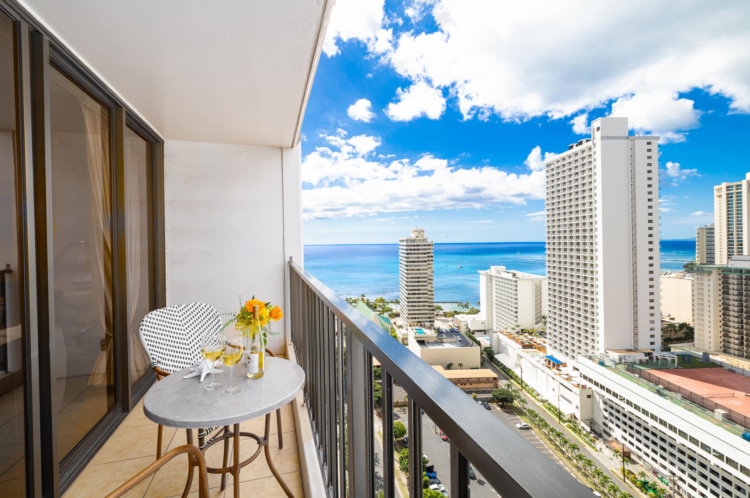 Condo in Honolulu · ★4.91 · 1 bedroom · 2 beds · 1 private bath - Image 21