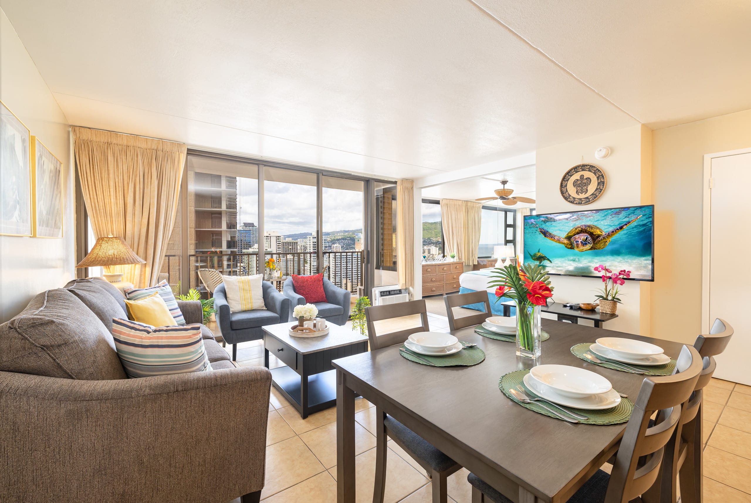 Condo in Honolulu · ★4.91 · 1 bedroom · 2 beds · 1 private bath - Image 4