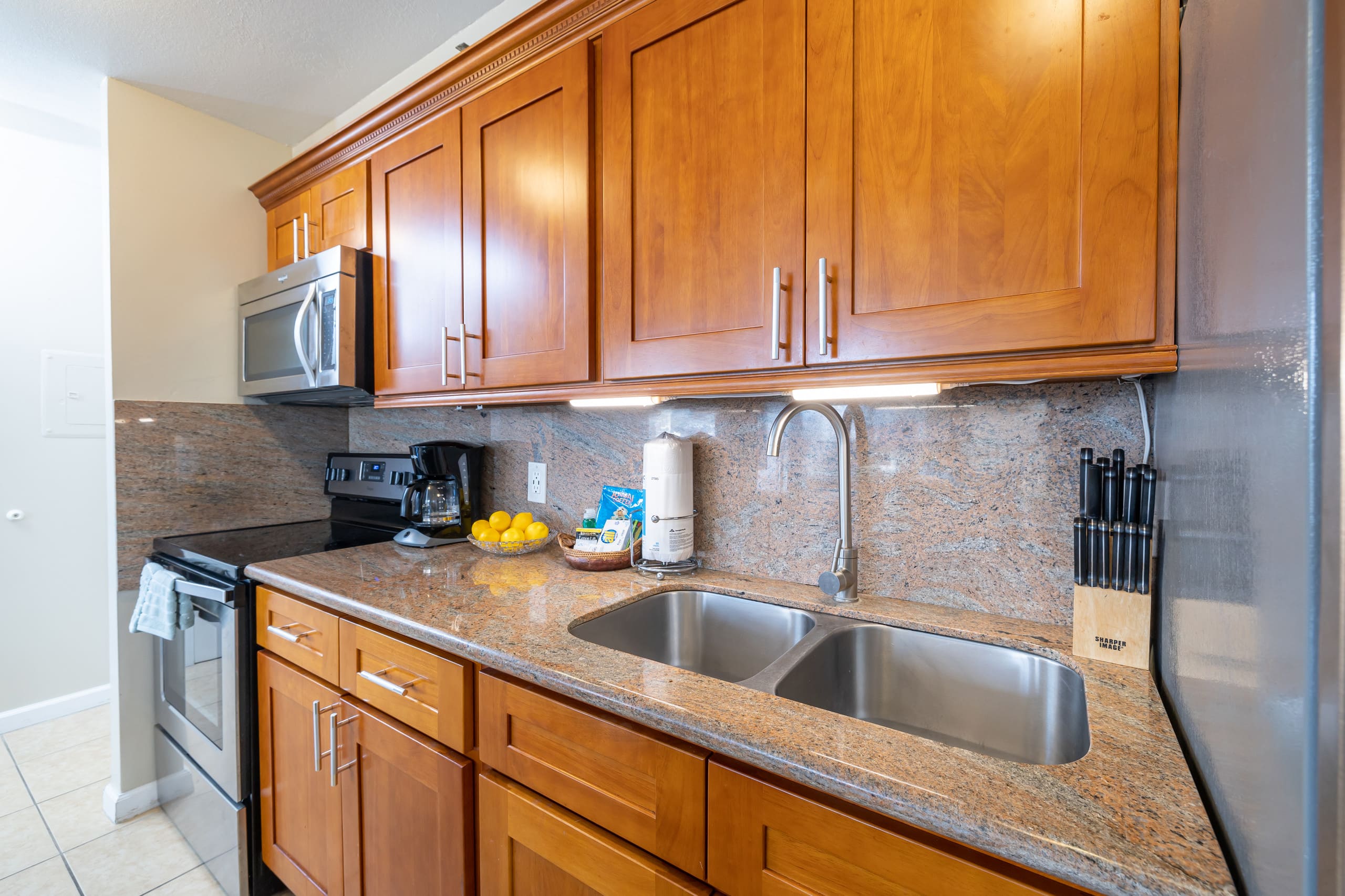 Condo in Honolulu · ★4.91 · 1 bedroom · 2 beds · 1 private bath - Image 7