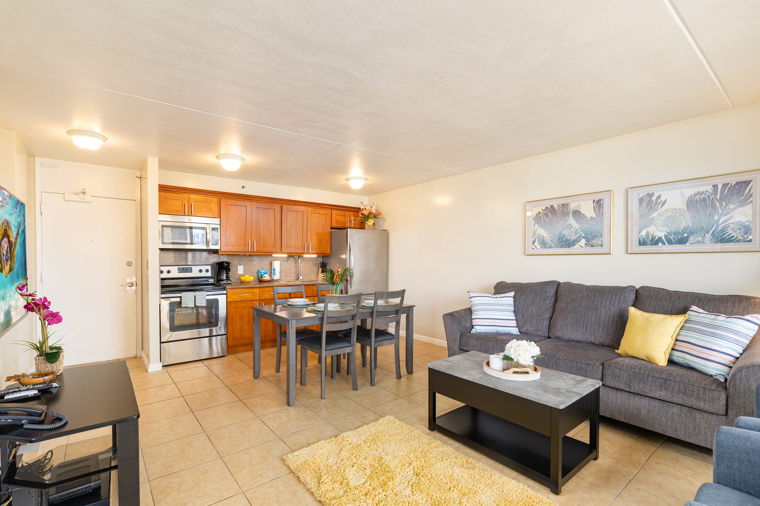 Condo in Honolulu · ★4.91 · 1 bedroom · 2 beds · 1 private bath - Image 5